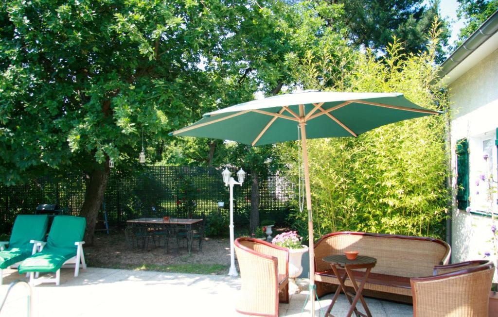 Les Hibiscus Bed & Breakfast Мезон-Лафит Екстериор снимка
