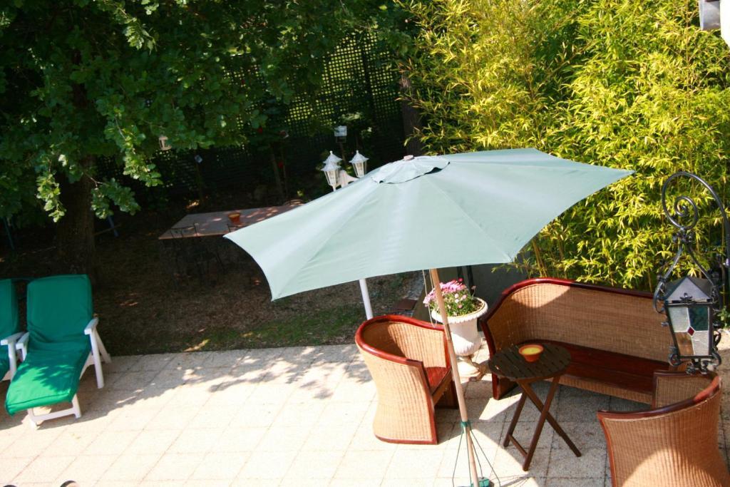 Les Hibiscus Bed & Breakfast Мезон-Лафит Екстериор снимка