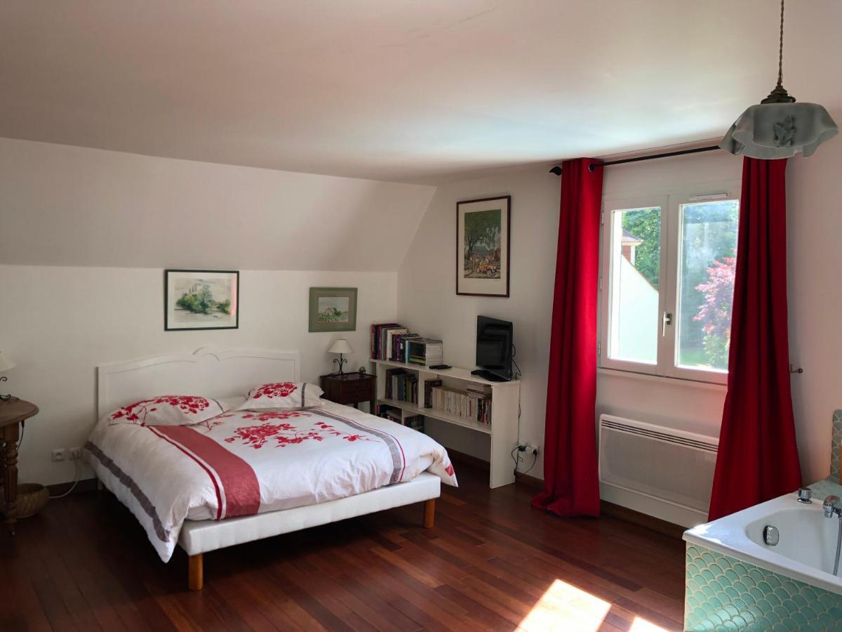 Les Hibiscus Bed & Breakfast Мезон-Лафит Екстериор снимка